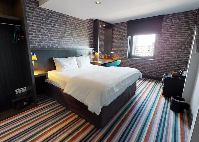 Village EdinburghSpa Hotel